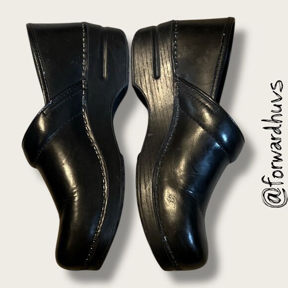 Dansko Black Patent Leather Clogs Size 40 (9.5 - 10) - Picture 3 of 10